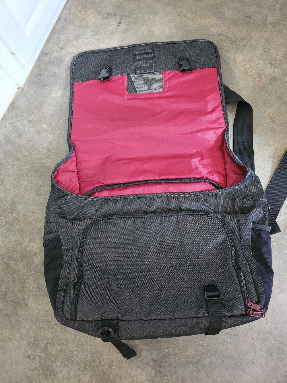 Dakine charcoal grey
